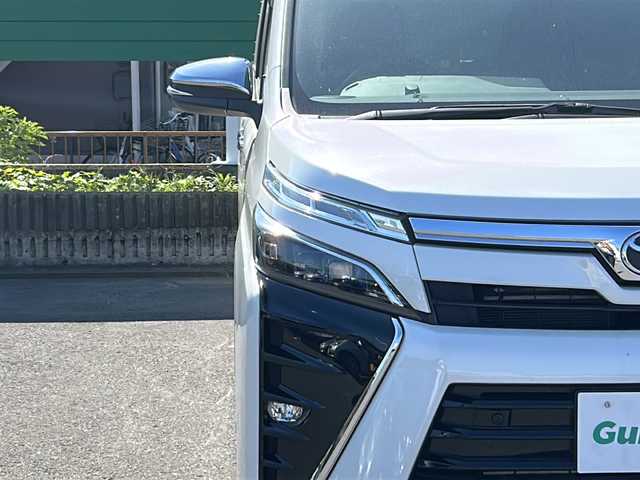 トヨタ ヴォクシー ZS 煌Ⅲ 茨城県 2020(令2)年 2.3万km ホワイトパールクリスタルシャイン 純正10インチSDナビ/SD/フルセグTV/Bluetooth/バックモニター/トヨタセーフティセンス/衝突軽減システム/レーンキープアシスト/クルーズコントロール/両側パワースライドドア/LEDオートライト/オートマチックハイビーム/ハーフレザーシート/純正16インチアルミホイール/純正フロアマット/WAC/アイドリングストップ/ETC/プッシュスタート/スマートキー