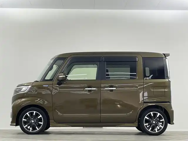 スズキ スペーシア カスタム HYBRID XS ターボ 埼玉県 2018(平30)年 3.7万km ブレイブカーキP 純正ナビ　両側電動スライドドア　全方位カメラ　シートヒーター　ＨＵＤ　ＥＴＣ　ドライブレコーダー　ＬＥＤヘッドライト　クルコン　ＭＴモード付ＡＴ　ハーフレザーシート　レーンキープ　衝突軽減