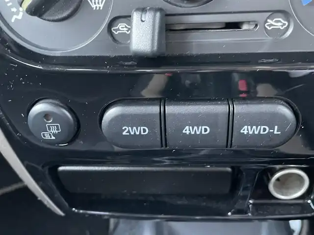 スズキ ジムニー ランドベンチャー 新潟県 2017(平29)年 9.8万km クールカーキPM 4WD/ターボ/純正ホイール装着/メモリナビ/ドアバイザー/ETC/純正フロアマット/ドライブレコーダー/運転席シートヒーター/ステアリングスイッチ