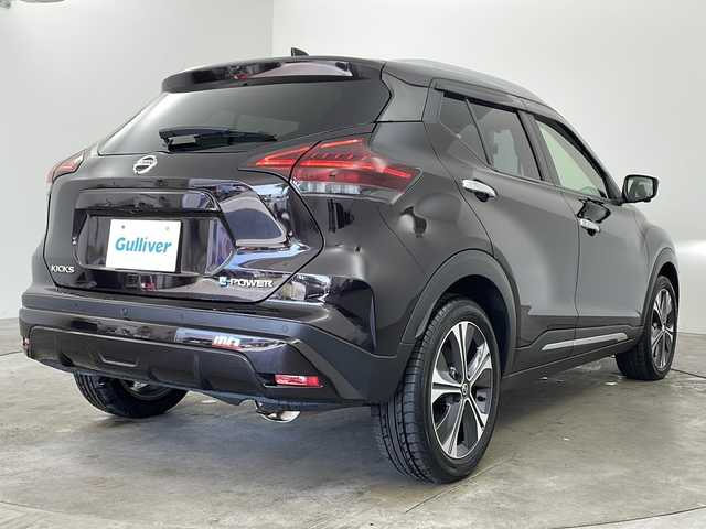 日産 キックス X 兵庫県 2022(令4)年 1.7万km ナイトベールパープル ・純正9インチSDナビ（MM322D-L）/CD/DVD/BT/SD/フルセグ/・アラウンドビューモニター/・ビルトインETC/・インテリジェントルームミラー/・純正ドライブレコーダー/・プロパイロット/・エマージェンシーブレーキ/・前方衝突予測警報/・車線逸脱防止支援システム/・車線逸脱警報/・ふらつき警報/・横滑り防止装置/・踏み間違い衝突防止アシスト/・フロント&バックソナー/・ヒルスタートアシスト/・アイドリングストップ /・レーダークルーズコントロール/・ステアリングスイッチ/・ステアリングヒーター/・ハーフレザー/・前席シートヒーター/・インテリジェントキー/・プッシュスタート/・ＬＥＤヘッドライト/・ハイビームアシスト/・オートライト/・社外フロアマット/・ドアバイザー/・ルーフレール