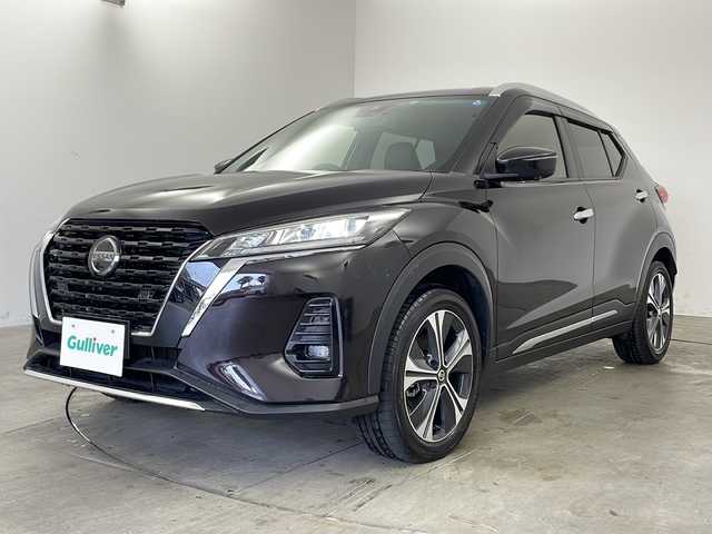 日産 キックス X 兵庫県 2022(令4)年 1.7万km ナイトベールパープル ・純正9インチSDナビ（MM322D-L）/CD/DVD/BT/SD/フルセグ/・アラウンドビューモニター/・ビルトインETC/・インテリジェントルームミラー/・純正ドライブレコーダー/・プロパイロット/・エマージェンシーブレーキ/・前方衝突予測警報/・車線逸脱防止支援システム/・車線逸脱警報/・ふらつき警報/・横滑り防止装置/・踏み間違い衝突防止アシスト/・フロント&バックソナー/・ヒルスタートアシスト/・アイドリングストップ /・レーダークルーズコントロール/・ステアリングスイッチ/・ステアリングヒーター/・ハーフレザー/・前席シートヒーター/・インテリジェントキー/・プッシュスタート/・ＬＥＤヘッドライト/・ハイビームアシスト/・オートライト/・社外フロアマット/・ドアバイザー/・ルーフレール