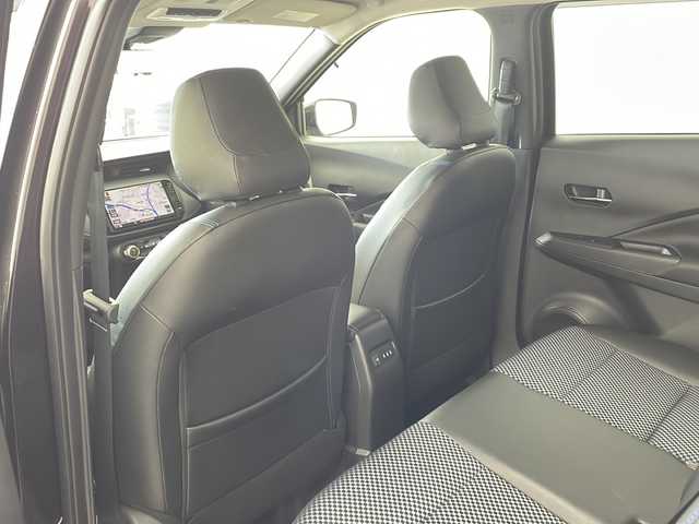 日産 キックス X 兵庫県 2022(令4)年 1.7万km ナイトベールパープル ・純正9インチSDナビ（MM322D-L）/CD/DVD/BT/SD/フルセグ/・アラウンドビューモニター/・ビルトインETC/・インテリジェントルームミラー/・純正ドライブレコーダー/・プロパイロット/・エマージェンシーブレーキ/・前方衝突予測警報/・車線逸脱防止支援システム/・車線逸脱警報/・ふらつき警報/・横滑り防止装置/・踏み間違い衝突防止アシスト/・フロント&バックソナー/・ヒルスタートアシスト/・アイドリングストップ /・レーダークルーズコントロール/・ステアリングスイッチ/・ステアリングヒーター/・ハーフレザー/・前席シートヒーター/・インテリジェントキー/・プッシュスタート/・ＬＥＤヘッドライト/・ハイビームアシスト/・オートライト/・社外フロアマット/・ドアバイザー/・ルーフレール