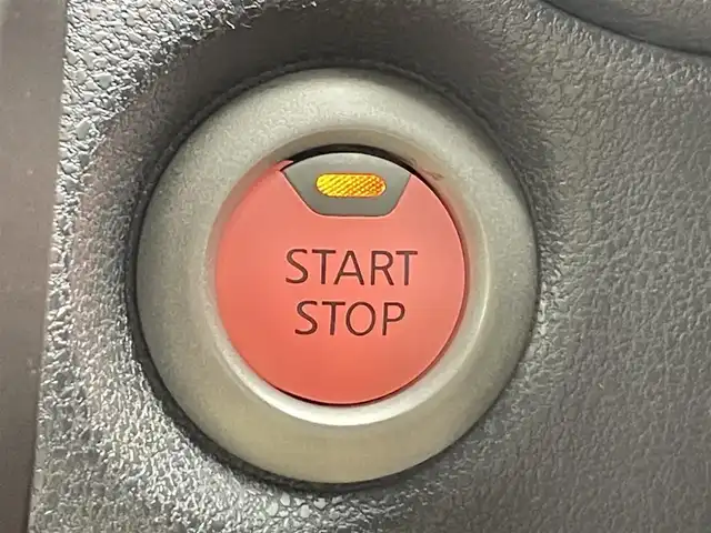 日産 ノート e－パワー メダリスト 千葉県 2017(平29)年 7.9万km シャイニングブルー 衝突軽減ブレーキ/レーンキープアシスト/社外7インチSDナビ/CD DVD SD BT フルセグ/バックカメラ/純正15インチアルミホイール/ハーフレザー/ドアバイザー/純正フロアマット/プッシュスタート/スマートキー/ETC