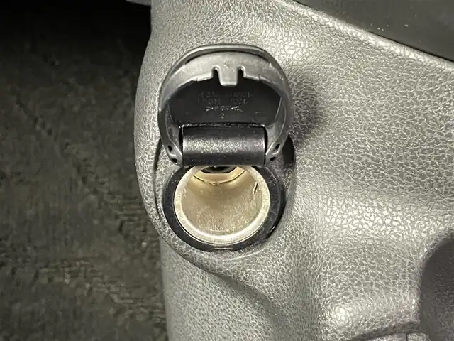 日産 ノート e－パワー メダリスト 千葉県 2017(平29)年 7.9万km シャイニングブルー 衝突軽減ブレーキ/レーンキープアシスト/社外7インチSDナビ/CD DVD SD BT フルセグ/バックカメラ/純正15インチアルミホイール/ハーフレザー/ドアバイザー/純正フロアマット/プッシュスタート/スマートキー/ETC