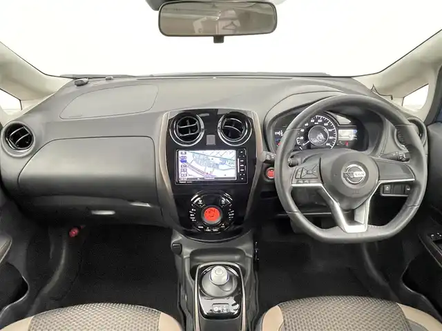 日産 ノート e－パワー メダリスト 千葉県 2017(平29)年 7.9万km シャイニングブルー 衝突軽減ブレーキ/レーンキープアシスト/社外7インチSDナビ/CD DVD SD BT フルセグ/バックカメラ/純正15インチアルミホイール/ハーフレザー/ドアバイザー/純正フロアマット/プッシュスタート/スマートキー/ETC