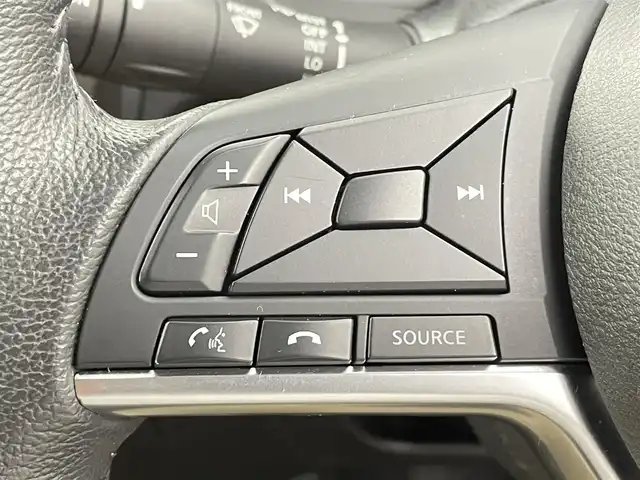 日産 ノート e－パワー メダリスト 千葉県 2017(平29)年 7.9万km シャイニングブルー 衝突軽減ブレーキ/レーンキープアシスト/社外7インチSDナビ/CD DVD SD BT フルセグ/バックカメラ/純正15インチアルミホイール/ハーフレザー/ドアバイザー/純正フロアマット/プッシュスタート/スマートキー/ETC