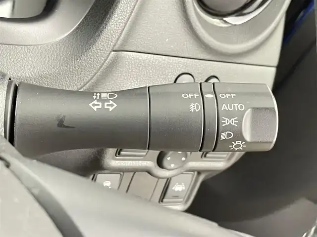 日産 ノート e－パワー メダリスト 千葉県 2017(平29)年 7.9万km シャイニングブルー 衝突軽減ブレーキ/レーンキープアシスト/社外7インチSDナビ/CD DVD SD BT フルセグ/バックカメラ/純正15インチアルミホイール/ハーフレザー/ドアバイザー/純正フロアマット/プッシュスタート/スマートキー/ETC