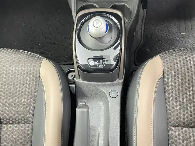 日産 ノート e－パワー メダリスト 千葉県 2017(平29)年 7.9万km シャイニングブルー 衝突軽減ブレーキ/レーンキープアシスト/社外7インチSDナビ/CD DVD SD BT フルセグ/バックカメラ/純正15インチアルミホイール/ハーフレザー/ドアバイザー/純正フロアマット/プッシュスタート/スマートキー/ETC