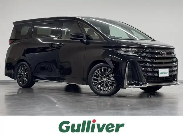トヨタ ヴェルファイア ハイブリット Z プレミア 三重県 2024(令6)年 2.6万km ブラック ハイブリッド/FF/MTモード付フロアCVT/14型ナビ/（FM/AM/TV/Bluetooth/USB/iPod/Miracast/CarPlay/AndroidAuto）/13.2型 有機EL後席モニター V13T-R72F/パノラミックビューモニター（床下透過表示機能付）/両側パワースライドドア/ETC2.0/Toyota Safety Sense/●PCS/●緊急操舵支援＋前後クロストラフィックアラート/●LTA/●レーダークルコン/●アダプティブハイビーム/●RSA/●パーキングサポートブレーキ/●プロアクティブドライビングアシスト/・BSM/LCA/安心降車アシスト/・アドバンスト・ドライブ/アドバンスト・パーク/など/装備/・【OP】デジタルインナーミラー/・左右独立ムーンルーフ/・プレミアムナッパ本革シート（ブラック）/・シートヒーター＆ベンチレーション（D/N/2nd）/・ステアリングヒーター/・パワーシート（Dメモリー付8way/N4way/2ndリクライニング＆オットマン）/・パワーバックドア/・ヘッドアップディスプレイ/・100Vコンセント（1500W）/・タッチトレーサーオペレーション/・3眼LEDヘッドランプ/・パドルシフト/・オートワイパー/・おくだけ充電/・19inAW/・保/・スマートキーx2/など
