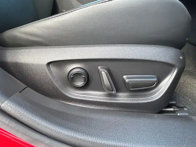 トヨタ プリウス Z 岐阜県 2023(令5)年 1.2万km エモーショナルレッドⅡ 登録時走行距離11444km/全方位カメラ/純正ディスプレイオーディオ/フルセグＴＶ/バックカメラ/ワイヤレス充電/ステアリングヒーター/レザーシート/シートヒーター/エアシート/パワーシート/トヨタセーフティセンス/純正オプションスピーカー/ＥＴＣ２，０/クルーズコントロール/レーンキープアシスト/プッシュスタート/スマートキー/禁煙車/LEDヘッドライト/オートライト/フォグランプ/純正アルミホイール/純正フロアマット/前後コーナーセンサー/衝突被害軽減システム