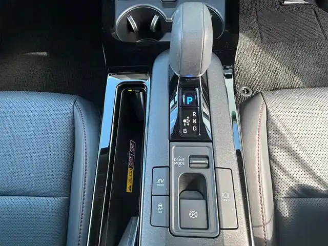 トヨタ プリウス Z 岐阜県 2023(令5)年 1.2万km エモーショナルレッドⅡ 登録時走行距離11444km/全方位カメラ/純正ディスプレイオーディオ/フルセグＴＶ/バックカメラ/ワイヤレス充電/ステアリングヒーター/レザーシート/シートヒーター/エアシート/パワーシート/トヨタセーフティセンス/純正オプションスピーカー/ＥＴＣ２，０/クルーズコントロール/レーンキープアシスト/プッシュスタート/スマートキー/禁煙車/LEDヘッドライト/オートライト/フォグランプ/純正アルミホイール/純正フロアマット/前後コーナーセンサー/衝突被害軽減システム