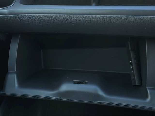 ホンダ フリード＋ ハイブリット G ブラックスタイル 山口県 2023(令5)年 3.6万km プラチナホワイトパール 純正メモリナビ/・フルセグテレビ/・Bluetooth/・DVD再生/・USB入力/・ipod/バックカメラ/ホンダセンシング/・アダプティブクルーズコントロール/・衝突軽減ブレーキ/・誤発進抑制制御/・歩行者事故低減ステアリング/・路外逸脱抑制機能/・車線維持支援システム/・先行車発進お知らせ機能/・標識認識機能/アダプティブコーナリングライト/純正LEDヘッドライト/純正フロアマット/両側オートスライドドア/シートヒーター/スマートキー/スペアキー有