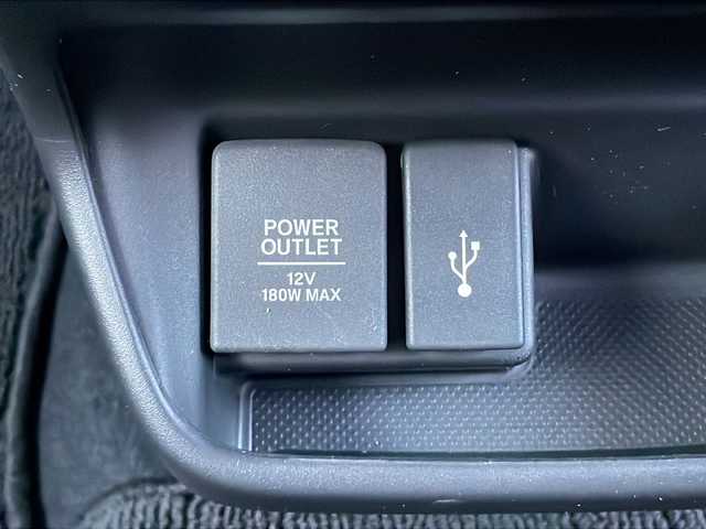 ホンダ フリード＋ ハイブリット G ブラックスタイル 山口県 2023(令5)年 3.6万km プラチナホワイトパール 純正メモリナビ/・フルセグテレビ/・Bluetooth/・DVD再生/・USB入力/・ipod/バックカメラ/ホンダセンシング/・アダプティブクルーズコントロール/・衝突軽減ブレーキ/・誤発進抑制制御/・歩行者事故低減ステアリング/・路外逸脱抑制機能/・車線維持支援システム/・先行車発進お知らせ機能/・標識認識機能/アダプティブコーナリングライト/純正LEDヘッドライト/純正フロアマット/両側オートスライドドア/シートヒーター/スマートキー/スペアキー有