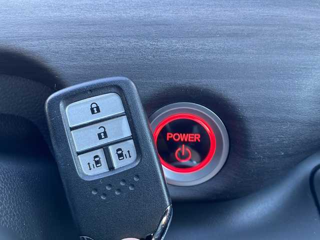 ホンダ フリード＋ ハイブリット G ブラックスタイル 山口県 2023(令5)年 3.6万km プラチナホワイトパール 純正メモリナビ/・フルセグテレビ/・Bluetooth/・DVD再生/・USB入力/・ipod/バックカメラ/ホンダセンシング/・アダプティブクルーズコントロール/・衝突軽減ブレーキ/・誤発進抑制制御/・歩行者事故低減ステアリング/・路外逸脱抑制機能/・車線維持支援システム/・先行車発進お知らせ機能/・標識認識機能/アダプティブコーナリングライト/純正LEDヘッドライト/純正フロアマット/両側オートスライドドア/シートヒーター/スマートキー/スペアキー有