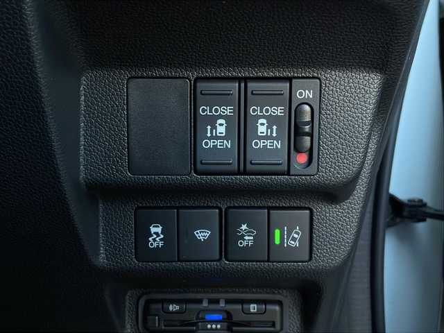 ホンダ フリード＋ ハイブリット G ブラックスタイル 山口県 2023(令5)年 3.6万km プラチナホワイトパール 純正メモリナビ/・フルセグテレビ/・Bluetooth/・DVD再生/・USB入力/・ipod/バックカメラ/ホンダセンシング/・アダプティブクルーズコントロール/・衝突軽減ブレーキ/・誤発進抑制制御/・歩行者事故低減ステアリング/・路外逸脱抑制機能/・車線維持支援システム/・先行車発進お知らせ機能/・標識認識機能/アダプティブコーナリングライト/純正LEDヘッドライト/純正フロアマット/両側オートスライドドア/シートヒーター/スマートキー/スペアキー有