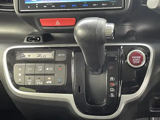 ホンダ Ｎ ＢＯＸ カスタム ターボ SSパッケージ 熊本県 2017(平29)年 6.9万km プレミアムホワイトパールⅡ 禁煙車/ワンオーナー/純正9インチナビ（ＣＤ・ＤＶＤ・フルセグ・ＢＴ・ＳＤ）/バックカメラ　/ビルトインＥＴＣ　/両側パワースライドドア　/クルーズコントロール　/衝突軽減ブレーキ　/横滑り防止　/前席シートヒーター　/純正フロアマット/純正１５インチAW/オートライト　/LEDヘッドライト/スマートキー/プッシュスタート/スペアキー1本/保証書/取扱説明書