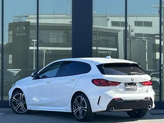 ＢＭＷ ＢＭＷ １１８ｄ Mスポーツ EDジョイ+ 石川県 2020(令2)年 6.4万km 白 コンフォートパッケージ/純正ナビ/バックカメラ/ETC/前後ドライブレコーダー/アダプティブクルーズコントロール/ブラインドスポットモニター/ドライビングアシスト/パワーバックドア/パワーシート/シートメモリー/アンチロック・ブレーキ・システム/衝突被害軽減システム/横滑り防止装置/前後コーナーセンサー/レーンキープアシスト/盗難防止装置/パーキングアシスト/アイドリングストップ/LEDヘッドライト/純正アルミホイール/スマートキー