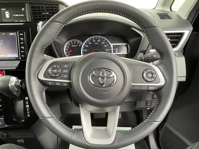 トヨタ ルーミー カスタムG 福岡県 2023(令5)年 2万km ブラックマイカメタリック 純正７型ＳＤナビ(フルセグＴＶ/ＣＤ/ＤＶＤ/ＢＴ) 全方位カメラ トヨタセーフティー レーダークルコン コーナーセンサー 両側パワースライドドア ETC　オートホールド USBポート 純正フロアマット 純正アルミホイール プッシュスタート スマートキー