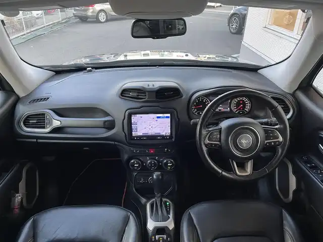 クライスラー・ジープ ジープ レネゲード リミテッド 山梨県 2018(平30)年 5.8万km アンヴィルクリアコート 社外８インチナビ　/純正ＤＡ積込　/フルセグ　/Ｂカメラ　/ＢＴ　/ＣＤ　/ＤＶＤ　/黒革　/Ｐシート　/シートヒーター　/ＡＣＣ/ＢＳＡ　/ＬＫＡ　/ＥＴＣ　/ＨＩＤヘッドライト　/Ａライト　/スマートキー