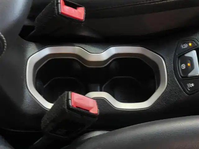 クライスラー・ジープ ジープ レネゲード リミテッド 山梨県 2018(平30)年 5.8万km アンヴィルクリアコート 社外８インチナビ　/純正ＤＡ積込　/フルセグ　/Ｂカメラ　/ＢＴ　/ＣＤ　/ＤＶＤ　/黒革　/Ｐシート　/シートヒーター　/ＡＣＣ/ＢＳＡ　/ＬＫＡ　/ＥＴＣ　/ＨＩＤヘッドライト　/Ａライト　/スマートキー