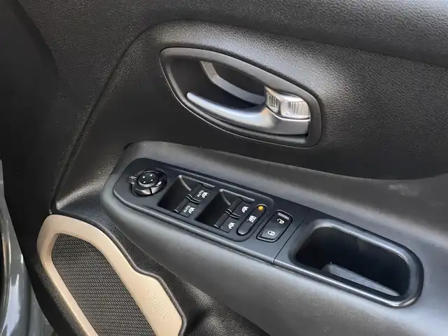 クライスラー・ジープ ジープ レネゲード リミテッド 山梨県 2018(平30)年 5.8万km アンヴィルクリアコート 社外８インチナビ　/純正ＤＡ積込　/フルセグ　/Ｂカメラ　/ＢＴ　/ＣＤ　/ＤＶＤ　/黒革　/Ｐシート　/シートヒーター　/ＡＣＣ/ＢＳＡ　/ＬＫＡ　/ＥＴＣ　/ＨＩＤヘッドライト　/Ａライト　/スマートキー