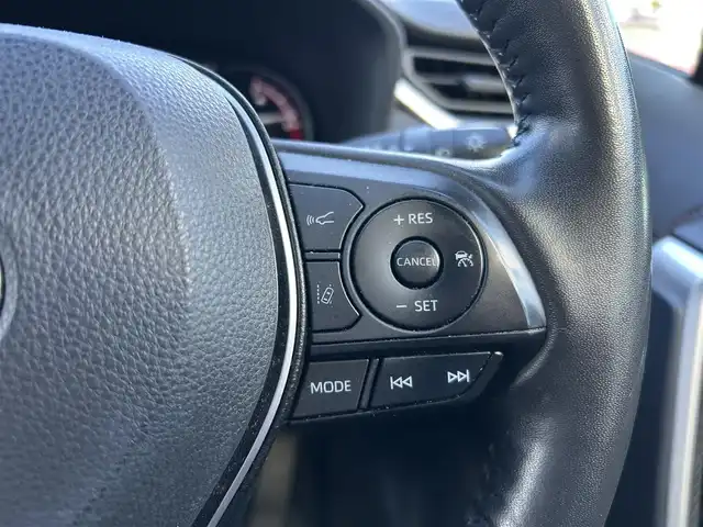 トヨタ ＲＡＶ４ アドベンチャー オフロードPKG 福島県 2021(令3)年 8万km スーパーホワイトⅡ ワンオーナー/衝突回避支援パッケージ/・プリクラッシュセーフティ/・レーントレーシングアシストポート/・レーダークルーズコントロール/・オートマチックハイビーム/・ロードサインアシスト/純正ディスプレイオーディオ/・Bluetooth/・バックカメラ/運転席パワーシート/レザーシート/・前席シートヒーター/・前席エアシート/スマートキー/・プッシュスタート/・スペアキー/LEDヘッドライト/・オートハイビーム/・オートライト/・フォグランプ/本革巻きステアリング/・ステアリングヒーター/・ステアリングリモコン/ビルトインETC 2.0/前方ドライブレコーダー/純正AW+夏タイヤ車載/取扱説明書/新車時保証書