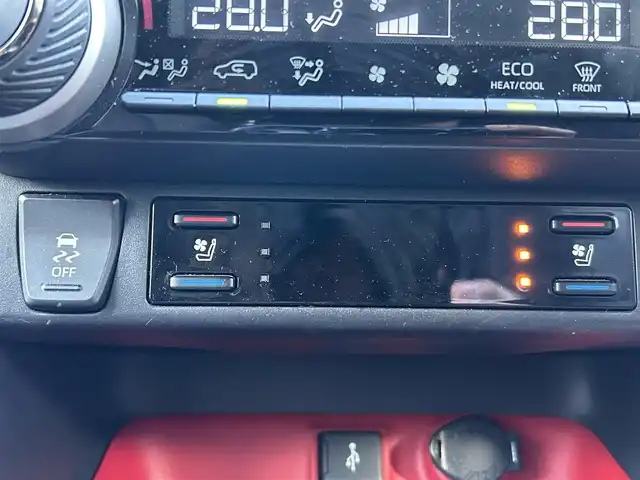 トヨタ ＲＡＶ４ アドベンチャー オフロードPKG 福島県 2021(令3)年 8万km スーパーホワイトⅡ ワンオーナー/衝突回避支援パッケージ/・プリクラッシュセーフティ/・レーントレーシングアシストポート/・レーダークルーズコントロール/・オートマチックハイビーム/・ロードサインアシスト/純正ディスプレイオーディオ/・Bluetooth/・バックカメラ/運転席パワーシート/レザーシート/・前席シートヒーター/・前席エアシート/スマートキー/・プッシュスタート/・スペアキー/LEDヘッドライト/・オートハイビーム/・オートライト/・フォグランプ/本革巻きステアリング/・ステアリングヒーター/・ステアリングリモコン/ビルトインETC 2.0/前方ドライブレコーダー/純正AW+夏タイヤ車載/取扱説明書/新車時保証書