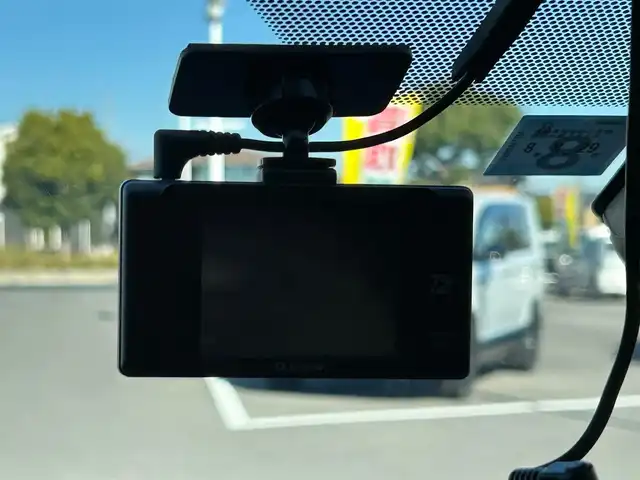 トヨタ ヤリス ハイブリッド Z 群馬県 2021(令3)年 3.3万km ホワイトパールクリスタルシャイン 純正8インチディスプレイオーディオ/(FM/AM/TV/BT/AppleCarPlay/AndroidAuto)/GRエアロ/バックカメラ/ETC2.0/前後ドラレコ（TZ-D205W）/トヨタセーフティセンス/・オートライト/・オートハイビーム/・プリクラッシュセーフティ/・クルーズコントロール/・レーンキープアシスト/前後コーナーセンサー/ステアリングスイッチ/シートヒーター/電動格納ミラー/ドライブモード/EVモード/スマートキー/LEDヘッドライト/純正フロアマット