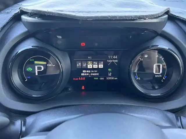 トヨタ ヤリス ハイブリッド Z 群馬県 2021(令3)年 3.3万km ホワイトパールクリスタルシャイン 純正8インチディスプレイオーディオ/(FM/AM/TV/BT/AppleCarPlay/AndroidAuto)/GRエアロ/バックカメラ/ETC2.0/前後ドラレコ（TZ-D205W）/トヨタセーフティセンス/・オートライト/・オートハイビーム/・プリクラッシュセーフティ/・クルーズコントロール/・レーンキープアシスト/前後コーナーセンサー/ステアリングスイッチ/シートヒーター/電動格納ミラー/ドライブモード/EVモード/スマートキー/LEDヘッドライト/純正フロアマット