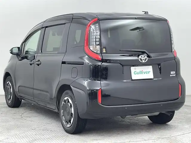 トヨタ シエンタ ハイブリッド Z 道央・札幌 2022(令4)年 5.4万km ブラック ・４WD/・寒冷地仕様/・純正コネクティッドナビ/　フルセグ/BT/ＵＳＢ/ＡｐｐｌｅＣａｒＰｌａｙ/ＡｎｄｒｏｉｄＡｕｔｏ/・ビルトインＥＴＣ/・社外ドライブレコーダー前方録画（DRV-240）/・パノラミックビューモニター/・両側パワースライドドア/・ワイパーデアイサー/・レーダークルーズコントロール/・横滑り防止装置/・前後コーナーセンサー/・オートマチックハイビーム/・LEDヘッドライト/・レーンキープアシスト/・オートライト/・トヨタセーフティセンス/　PCS/LDA/PDA/RCTA/PKSB/RSA/・スマートキー/・プッシュスタート/・保証書あり/・１００V充電/・純正フロアマット/・前席シートヒーター/・ステアリングヒーター/・スチールホイール15インチ＋キャップ・夏タイヤ/・オートリトラクタブルミラー/・ドアバイザー/・２列目サンシェード/・社外AW15インチ夏タイヤ積込