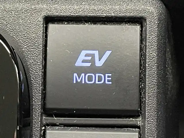 トヨタ シエンタ ハイブリッド Z 道央・札幌 2022(令4)年 5.4万km ブラック ・４WD/・寒冷地仕様/・純正コネクティッドナビ/　フルセグ/BT/ＵＳＢ/ＡｐｐｌｅＣａｒＰｌａｙ/ＡｎｄｒｏｉｄＡｕｔｏ/・ビルトインＥＴＣ/・社外ドライブレコーダー前方録画（DRV-240）/・パノラミックビューモニター/・両側パワースライドドア/・ワイパーデアイサー/・レーダークルーズコントロール/・横滑り防止装置/・前後コーナーセンサー/・オートマチックハイビーム/・LEDヘッドライト/・レーンキープアシスト/・オートライト/・トヨタセーフティセンス/　PCS/LDA/PDA/RCTA/PKSB/RSA/・スマートキー/・プッシュスタート/・保証書あり/・１００V充電/・純正フロアマット/・前席シートヒーター/・ステアリングヒーター/・スチールホイール15インチ＋キャップ・夏タイヤ/・オートリトラクタブルミラー/・ドアバイザー/・２列目サンシェード/・社外AW15インチ夏タイヤ積込