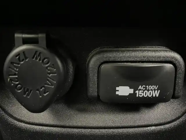 トヨタ シエンタ ハイブリッド Z 道央・札幌 2022(令4)年 5.4万km ブラック ・４WD/・寒冷地仕様/・純正コネクティッドナビ/　フルセグ/BT/ＵＳＢ/ＡｐｐｌｅＣａｒＰｌａｙ/ＡｎｄｒｏｉｄＡｕｔｏ/・ビルトインＥＴＣ/・社外ドライブレコーダー前方録画（DRV-240）/・パノラミックビューモニター/・両側パワースライドドア/・ワイパーデアイサー/・レーダークルーズコントロール/・横滑り防止装置/・前後コーナーセンサー/・オートマチックハイビーム/・LEDヘッドライト/・レーンキープアシスト/・オートライト/・トヨタセーフティセンス/　PCS/LDA/PDA/RCTA/PKSB/RSA/・スマートキー/・プッシュスタート/・保証書あり/・１００V充電/・純正フロアマット/・前席シートヒーター/・ステアリングヒーター/・スチールホイール15インチ＋キャップ・夏タイヤ/・オートリトラクタブルミラー/・ドアバイザー/・２列目サンシェード/・社外AW15インチ夏タイヤ積込