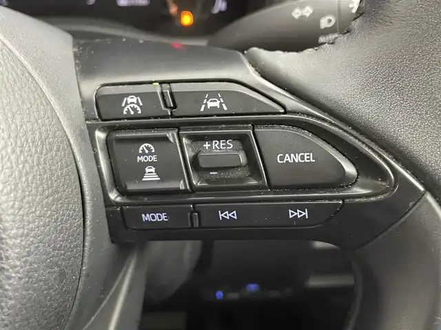 トヨタ シエンタ ハイブリッド Z 道央・札幌 2022(令4)年 5.4万km ブラック ・４WD/・寒冷地仕様/・純正コネクティッドナビ/　フルセグ/BT/ＵＳＢ/ＡｐｐｌｅＣａｒＰｌａｙ/ＡｎｄｒｏｉｄＡｕｔｏ/・ビルトインＥＴＣ/・社外ドライブレコーダー前方録画（DRV-240）/・パノラミックビューモニター/・両側パワースライドドア/・ワイパーデアイサー/・レーダークルーズコントロール/・横滑り防止装置/・前後コーナーセンサー/・オートマチックハイビーム/・LEDヘッドライト/・レーンキープアシスト/・オートライト/・トヨタセーフティセンス/　PCS/LDA/PDA/RCTA/PKSB/RSA/・スマートキー/・プッシュスタート/・保証書あり/・１００V充電/・純正フロアマット/・前席シートヒーター/・ステアリングヒーター/・スチールホイール15インチ＋キャップ・夏タイヤ/・オートリトラクタブルミラー/・ドアバイザー/・２列目サンシェード/・社外AW15インチ夏タイヤ積込