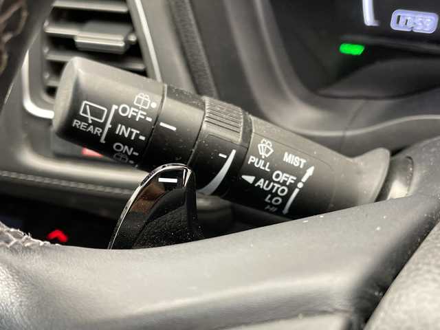 ホンダ ヴェゼル ハイブリッド Z ホンダセンシング 栃木県 2018(平30)年 2.5万km ホワイトオーキッドパール 純正ナビ (VXM-184VFi)/(フルセグTV・Bluetooth・CD・DVD)/バックカメラ/ドライブレコーダー/ホンダセンシング/ ・衝突軽減システム/ ・レーンキープアシスト/ ・オートクルーズコントロール/ ・先行車発進告知/ ・リアアクティブフォースペダル/ハーフレザーシート/シートヒーター/電動パーキングブレーキ/オートホールド/ステアリングスイッチ/パドルシフト/純正アルミホイール/純正フロアマット/スマートキー