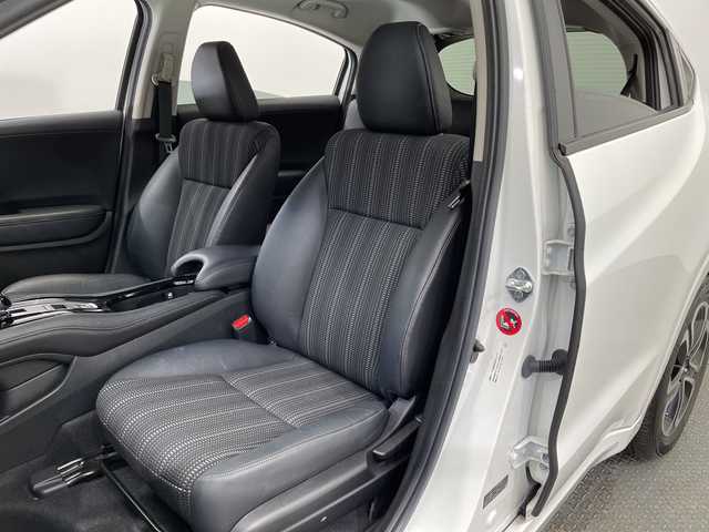 ホンダ ヴェゼル ハイブリッド Z ホンダセンシング 栃木県 2018(平30)年 2.5万km ホワイトオーキッドパール 純正ナビ (VXM-184VFi)/(フルセグTV・Bluetooth・CD・DVD)/バックカメラ/ドライブレコーダー/ホンダセンシング/ ・衝突軽減システム/ ・レーンキープアシスト/ ・オートクルーズコントロール/ ・先行車発進告知/ ・リアアクティブフォースペダル/ハーフレザーシート/シートヒーター/電動パーキングブレーキ/オートホールド/ステアリングスイッチ/パドルシフト/純正アルミホイール/純正フロアマット/スマートキー