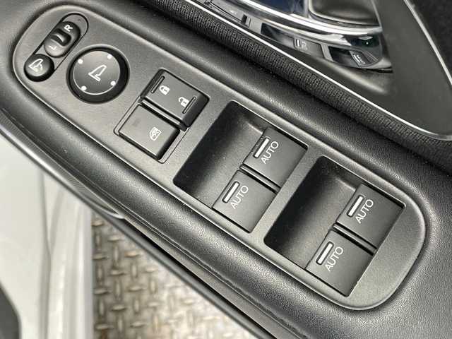 ホンダ ヴェゼル ハイブリッド Z ホンダセンシング 栃木県 2018(平30)年 2.5万km ホワイトオーキッドパール 純正ナビ (VXM-184VFi)/(フルセグTV・Bluetooth・CD・DVD)/バックカメラ/ドライブレコーダー/ホンダセンシング/ ・衝突軽減システム/ ・レーンキープアシスト/ ・オートクルーズコントロール/ ・先行車発進告知/ ・リアアクティブフォースペダル/ハーフレザーシート/シートヒーター/電動パーキングブレーキ/オートホールド/ステアリングスイッチ/パドルシフト/純正アルミホイール/純正フロアマット/スマートキー