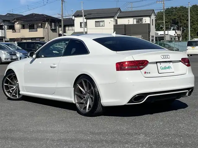 アウディ ＲＳ５ 千葉県 2010(平22)年 4.3万km アイビスホワイト サンルーフ/ブラックレザーシート/純正HDDナビ/フルセグTV/BCレーシング車高調/VOSSEN20インチAW/レッドキャリパー/HIDヘッドライト/パワーシート＆シートヒーター