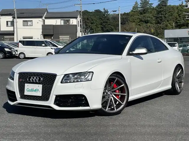 アウディ ＲＳ５ 千葉県 2010(平22)年 4.3万km アイビスホワイト サンルーフ/ブラックレザーシート/純正HDDナビ/フルセグTV/BCレーシング車高調/VOSSEN20インチAW/レッドキャリパー/HIDヘッドライト/パワーシート＆シートヒーター