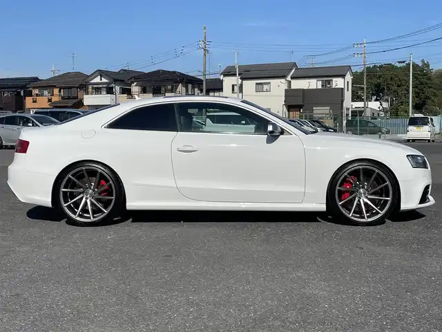 アウディ ＲＳ５ 千葉県 2010(平22)年 4.3万km アイビスホワイト サンルーフ/ブラックレザーシート/純正HDDナビ/フルセグTV/BCレーシング車高調/VOSSEN20インチAW/レッドキャリパー/HIDヘッドライト/パワーシート＆シートヒーター