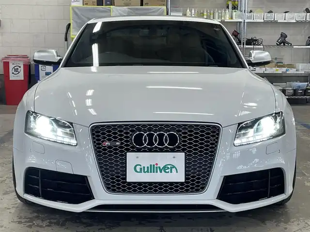 アウディ ＲＳ５ 千葉県 2010(平22)年 4.3万km アイビスホワイト サンルーフ/ブラックレザーシート/純正HDDナビ/フルセグTV/BCレーシング車高調/VOSSEN20インチAW/レッドキャリパー/HIDヘッドライト/パワーシート＆シートヒーター