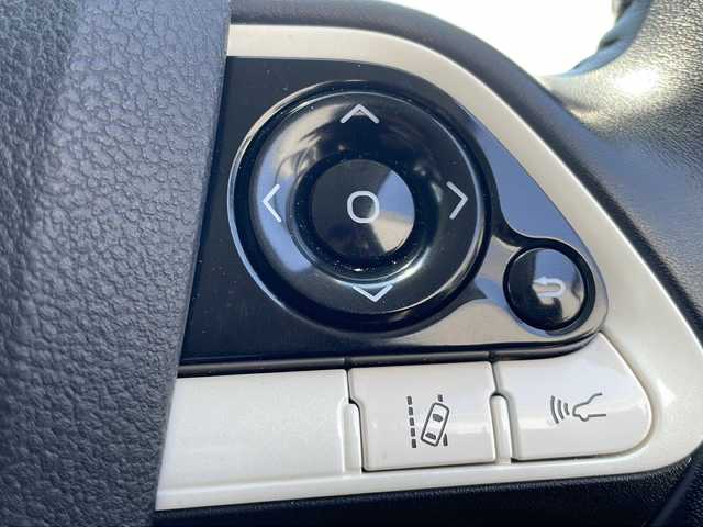 トヨタ プリウス A 茨城県 2018(平30)年 7.3万km ホワイトパールクリスタルシャイン 保証書/取扱説明書/トヨタセーフティセンス /純正SDナビ/CD/SD/BT/テレビ/AUX/バックカメラ/レーダークルーズコントロール /レーンキープアシスト/パーキングアシスト/ブラインドスポットモニター/ヘッドアップディスプレイ/LEDオートライト/純正15インチAW/プッシュスタート /純正フロアマット/ドアバイザー/ビルトインETC/スペアキー×1