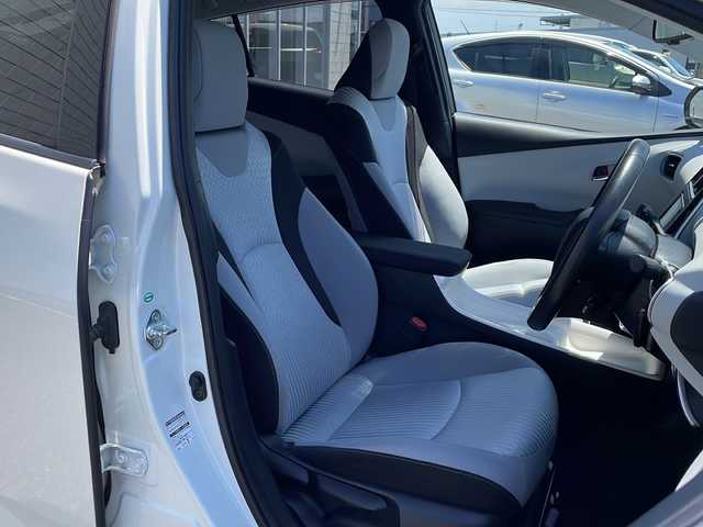 トヨタ プリウス A 茨城県 2018(平30)年 7.3万km ホワイトパールクリスタルシャイン 保証書/取扱説明書/トヨタセーフティセンス /純正SDナビ/CD/SD/BT/テレビ/AUX/バックカメラ/レーダークルーズコントロール /レーンキープアシスト/パーキングアシスト/ブラインドスポットモニター/ヘッドアップディスプレイ/LEDオートライト/純正15インチAW/プッシュスタート /純正フロアマット/ドアバイザー/ビルトインETC/スペアキー×1
