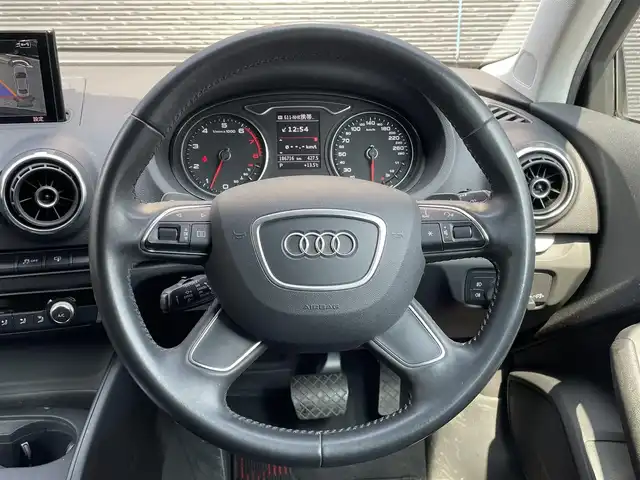 アウディ Ａ３ セダン 1．4 TFSI 大分県 2014(平26)年 18.7万km ベルーガブラウンM アダプティブクルーズコントロール/純正ナビ/・フルセグTV/・バックカメラ/・Bluetooth/・CD/DVD /オートライト/オートワイパー/ステアリングスイッチ/パドルシフト/保証書/取扱説明書/スペアキー×1