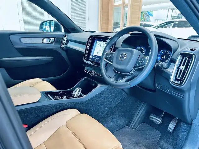 ボルボ ＸＣ４０ T5 AWD インスクリプション 大阪府 2020(令2)年 3万km デニムブルーメタリック ベージュ革/パワーシート/シートヒーター/Dシートメモリ/ステアリングヒーター/ACC/純正ナビ/TV/360度カメラ/applecarplay/ハーマンカードン/BLIS/純正19インチAW/ワイヤレス充電/自動駐車/ETC/ドラレコ