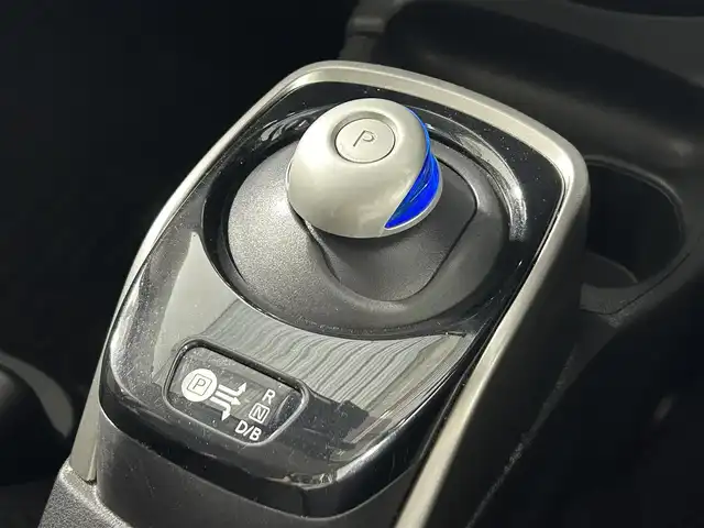 日産 ノート e－パワー X シーギアリミテッド 佐賀県 2019(平31)年 7.2万km ブリリアントホワイトパール 社外ナビ/フルセグTV CD DVD BT ipod SD録音/後席ヘッドレストモニター/前後ドライブレコーダー/衝突軽減ブレーキ/レーンキープアシスト/クリアランスソナー/ETC/ルーフレール/保証書/取扱説明書