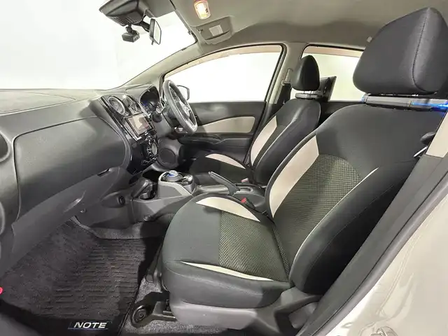 日産 ノート e－パワー X シーギアリミテッド 佐賀県 2019(平31)年 7.2万km ブリリアントホワイトパール 社外ナビ/フルセグTV CD DVD BT ipod SD録音/後席ヘッドレストモニター/前後ドライブレコーダー/衝突軽減ブレーキ/レーンキープアシスト/クリアランスソナー/ETC/ルーフレール/保証書/取扱説明書