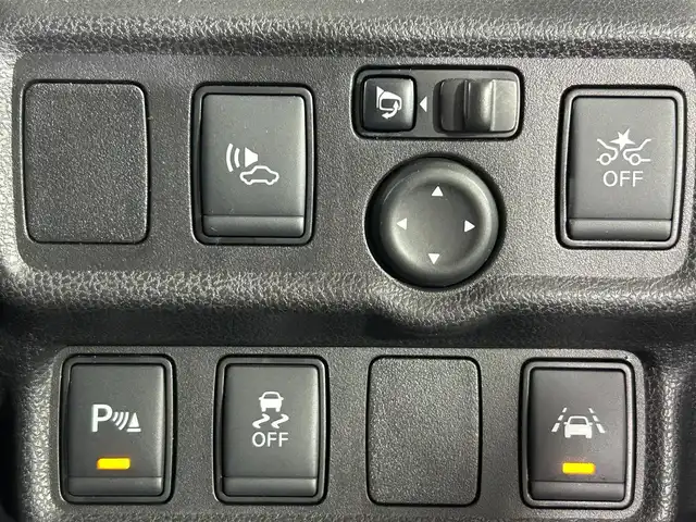 日産 ノート e－パワー X シーギアリミテッド 佐賀県 2019(平31)年 7.2万km ブリリアントホワイトパール 社外ナビ/フルセグTV CD DVD BT ipod SD録音/後席ヘッドレストモニター/前後ドライブレコーダー/衝突軽減ブレーキ/レーンキープアシスト/クリアランスソナー/ETC/ルーフレール/保証書/取扱説明書