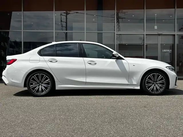 ＢＭＷ ３２０ｄ xDrive Mスポーツ 富山県 2020(令2)年 3.2万km 白 HDDナビ/アイドリングストップ/ACC/プッシュスタート/D/N席パワーシート/D/N席シートヒーター/バックカメラ/前後ドラレコ/ワイヤレスチャージ/純正18インチAW　/本革シート/パワーバックドア/ETC2.0/AM/FMラジオ/Bluetooth接続