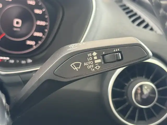 アウディ ＴＴクーペ 40TFSI 愛知県 2019(令1)年 3.5万km グレイシアホワイトメタリック /正規ディーラー車//禁煙車//ディーラー点検整備記録簿R2.3.4.5.6//Sラインパッケージ//コンフォートパッケージ//マトリクスLEDヘッドライト//バーチャルコックピット//アクティブリアスポイラー//MMIナビ//フルセグ/Bluetooth/USB/SD//CD/DVD/MSV/AUX//リアビューカメラ//ETC2.0//純正ドライブレコーダー//レーダー探知機//Sラインアルカンターラ×黒革スポーツシート//パワーシート/ランバーサポート//シートヒーター//サイドアシスト//パーキングシステム//パーキングエイド//ホールドアシスト//レインセンサー//速度警告//アウディドライブセレクト//Efficiency/Comfort/Dynamic/Individual//ESC//パドルシフト//MTモード付きAT//オールウェザーライト//LEDリアダイナミックインディケーター//Sラインバンパー/リヤディフューザー//ハイグロスブラックラジエーターグリル//Sラインスポーツサスペンション//純正19インチAW//アイドリングストップ//リアフォグランプ//アームレスト//プッシュスタート/スペアスマートキー//革巻きステアリング//ステアリングスイッチ//オートリトラクタブルウィンカーミラー//フロアマット//保証書/取扱説明書