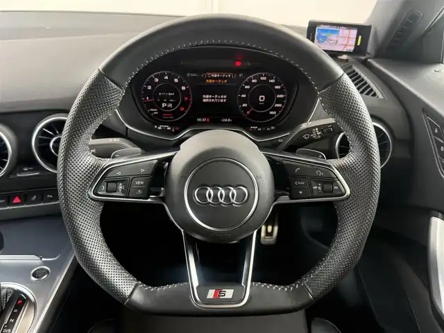 アウディ ＴＴクーペ 40TFSI 愛知県 2019(令1)年 3.5万km グレイシアホワイトメタリック /正規ディーラー車//禁煙車//ディーラー点検整備記録簿R2.3.4.5.6//Sラインパッケージ//コンフォートパッケージ//マトリクスLEDヘッドライト//バーチャルコックピット//アクティブリアスポイラー//MMIナビ//フルセグ/Bluetooth/USB/SD//CD/DVD/MSV/AUX//リアビューカメラ//ETC2.0//純正ドライブレコーダー//レーダー探知機//Sラインアルカンターラ×黒革スポーツシート//パワーシート/ランバーサポート//シートヒーター//サイドアシスト//パーキングシステム//パーキングエイド//ホールドアシスト//レインセンサー//速度警告//アウディドライブセレクト//Efficiency/Comfort/Dynamic/Individual//ESC//パドルシフト//MTモード付きAT//オールウェザーライト//LEDリアダイナミックインディケーター//Sラインバンパー/リヤディフューザー//ハイグロスブラックラジエーターグリル//Sラインスポーツサスペンション//純正19インチAW//アイドリングストップ//リアフォグランプ//アームレスト//プッシュスタート/スペアスマートキー//革巻きステアリング//ステアリングスイッチ//オートリトラクタブルウィンカーミラー//フロアマット//保証書/取扱説明書